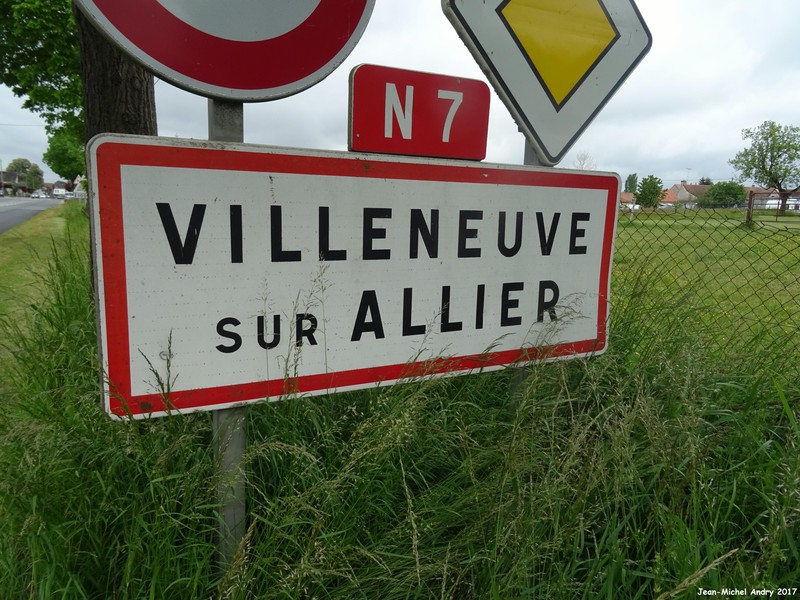 Villeneuve-sur-Allier 03 - Jean-Michel Andry.jpg