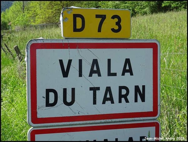 Viala-du-Tarn 12 - Jean-Michel Andry.jpg