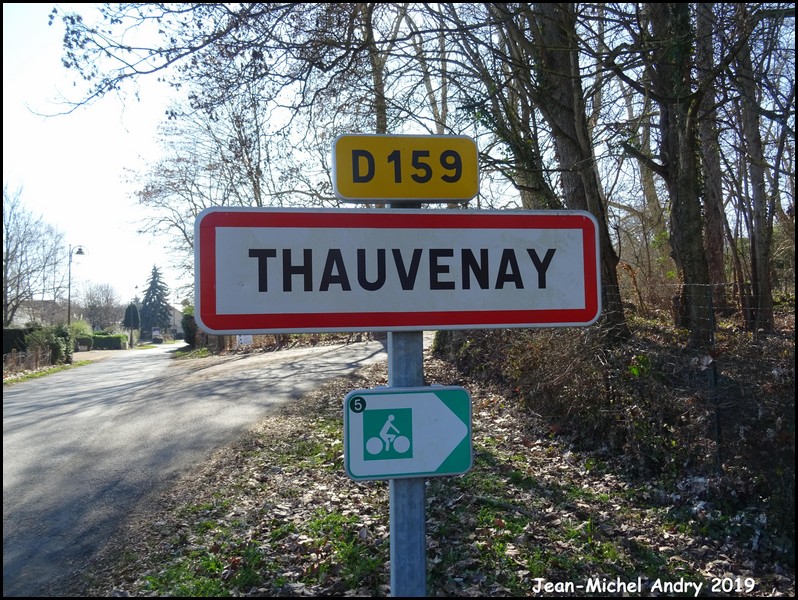 Thauvenay 18 - Jean-Michel Andry.jpg
