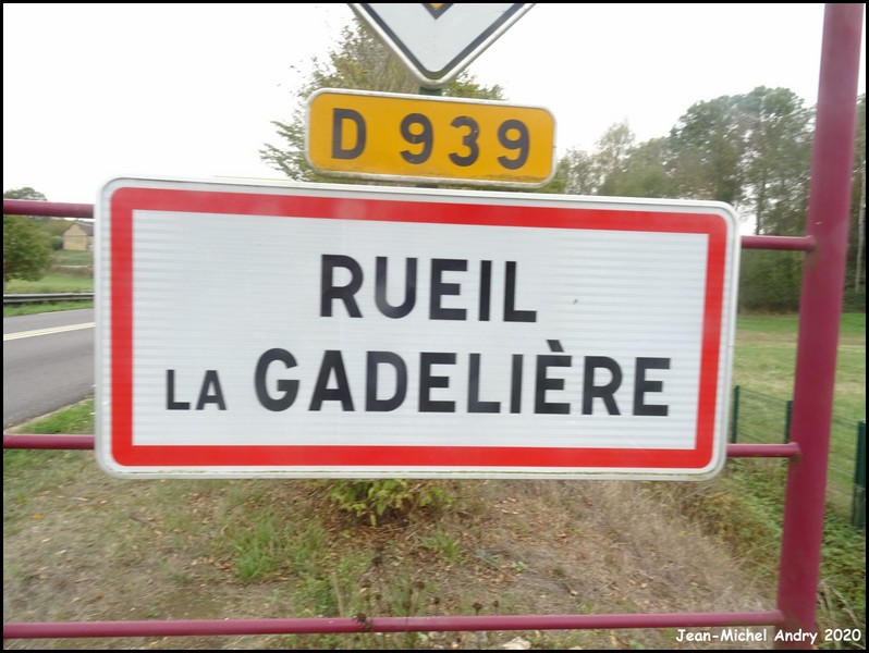 Rueil-la-Gadelière 28 - Jean-Michel Andry.jpg