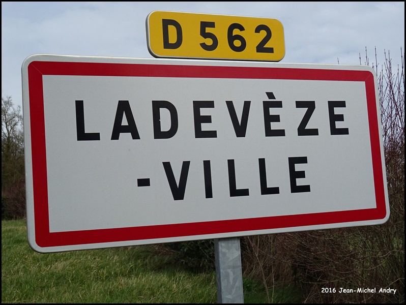 Ladevèze-Ville 32 - Jean-Michel Andry.jpg