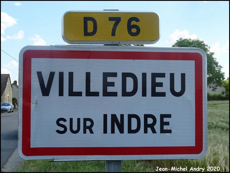 Villedieu-sur-Indre 36 - Jean-Michel Andry.jpg