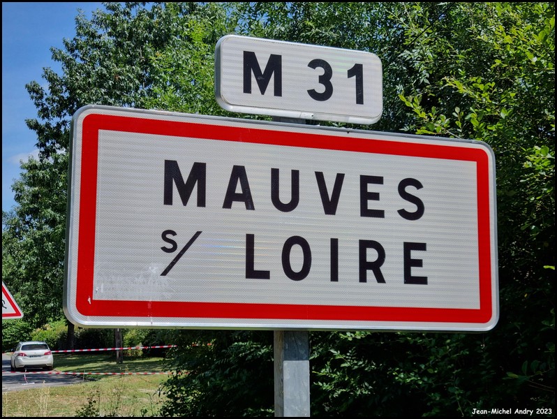 Mauves-sur-Loire 44 - Jean-Michel Andry.jpg