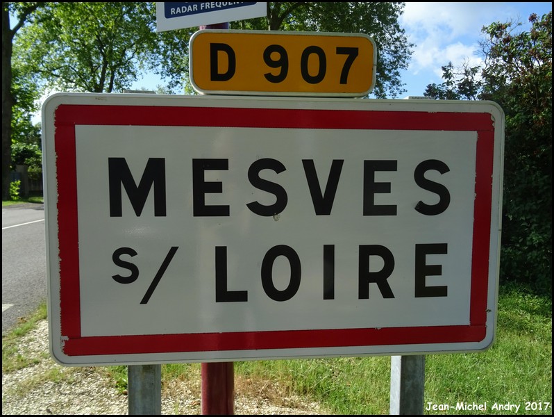 Mesves-sur-Loire 58 - Jean-Michel Andry.jpg