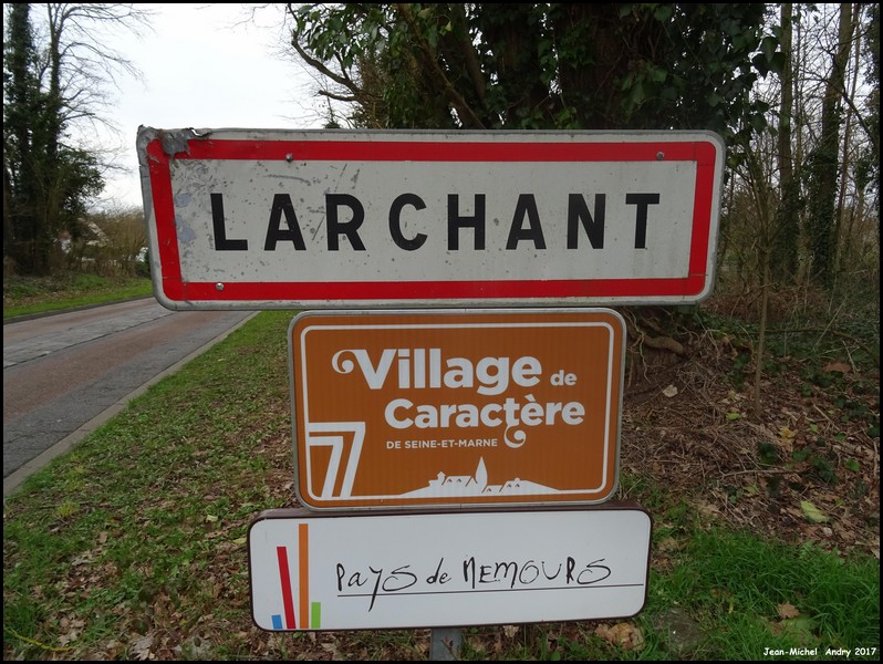 Larchant 77 - Jean-Michel Andry.jpg