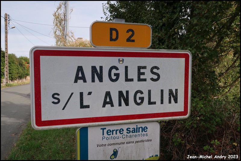 Angles-sur-l'Anglin 86 - Jean-Michel Andry.jpg
