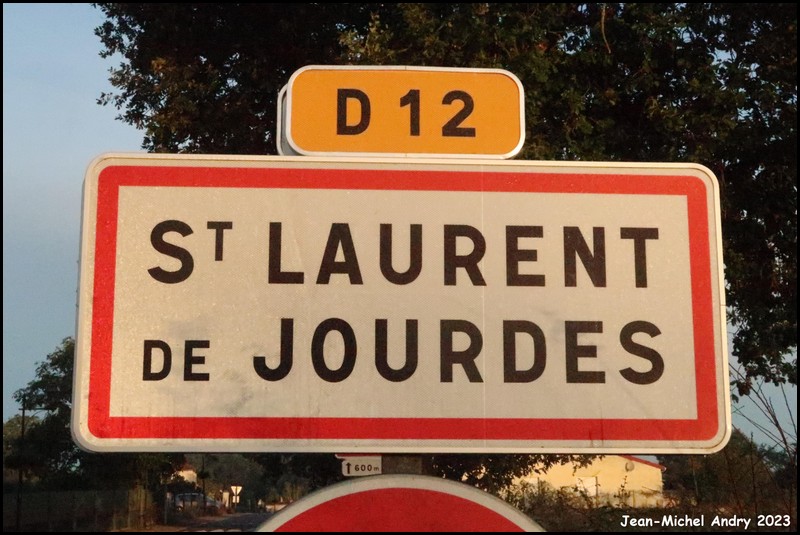 Saint-Laurent-de-Jourdes 86 - Jean-Michel Andry.jpg