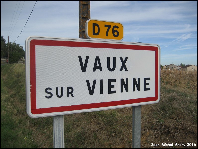 Vaux-sur-Vienne 86 - Jean-Michel Andry.jpg
