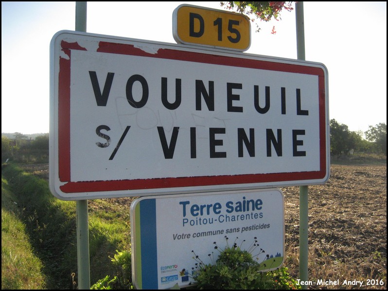 Vouneuil-sur-Vienne 86 - Jean-Michel Andry.jpg