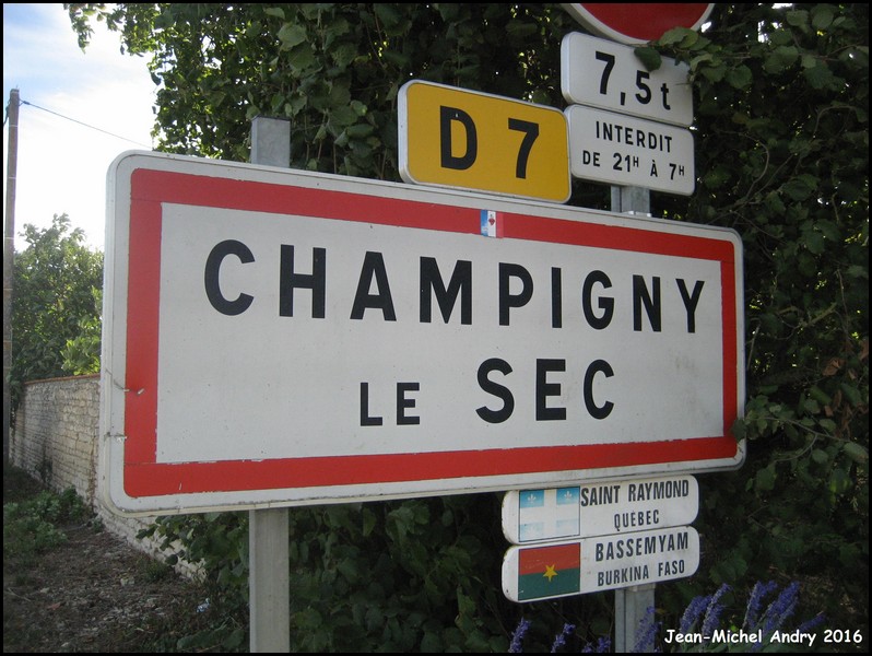 2Champigny-le-Sec 86 - Jean-Michel Andry.jpg