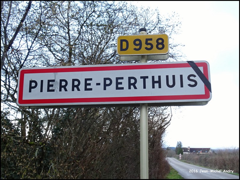 Pierre-Perthuis 89 - Jean-Michel Andry.jpg