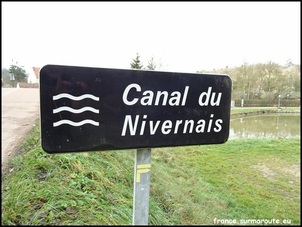 CANAL DU NIVERNAIS 58.JPG