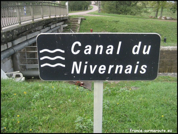 CANAL DU NIVERNAIS II 58.JPG