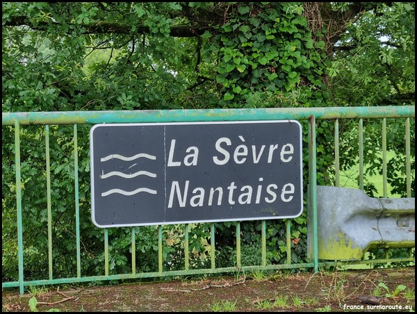 SEVRE NANTAISE 79.jpg